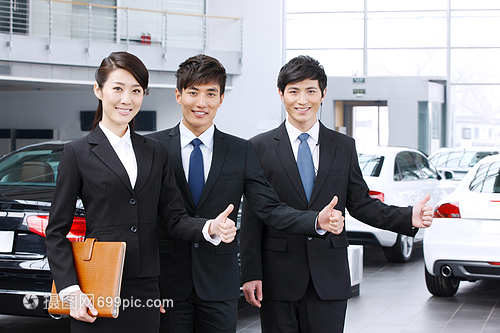 專業(yè)汽車銷售人員的核心素養(yǎng) 精準選擇與配件推薦